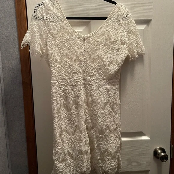 White Lacey Gap Dress, Size 8 (fits a bit smaller than an average 8) - Picture 2 of 5